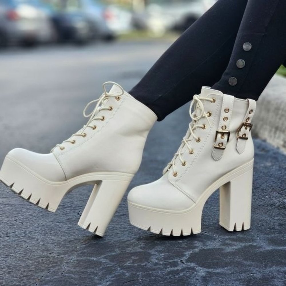 Women's Block Heel Lace Up Botties White Color - Picture 2 of 7